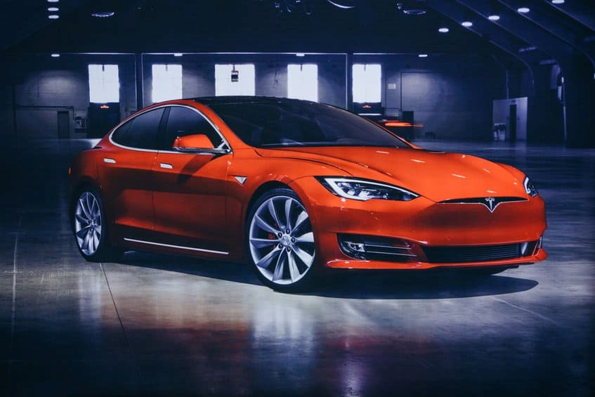 Tesla sụt giảm doanh số 9% trong quý I